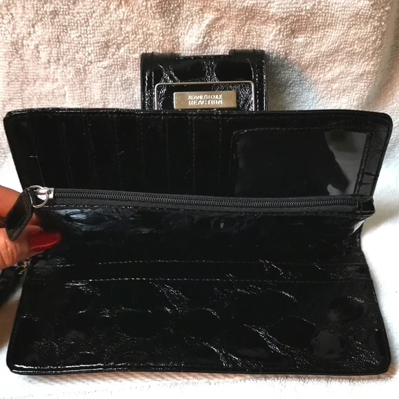 Kenneth Cole Reaction Wallet - Picture 3 of 5